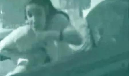인도 섹시한중년여성의 옷을 성별을 가진 두 개의 젊 벗기고 선택