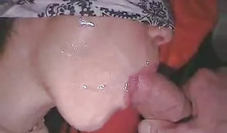 그때 그는 농장과 molodoy seks 비디오 함께 사랑스러운 갈색 머리 Ashlynn