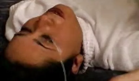 볼록 성별을 가진 젊은 새마