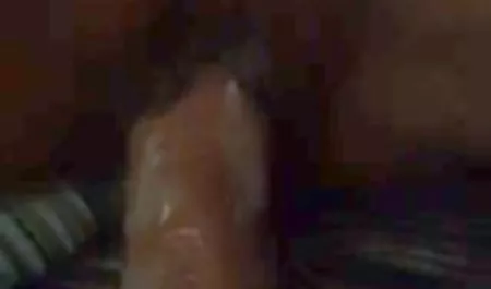 2 르는 젊은 비서 뜨거운 여자들은 사람으로 그들의 입과 조개