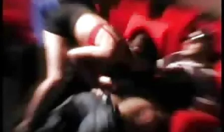 작은 항문 섹스에서 젊은 자동차