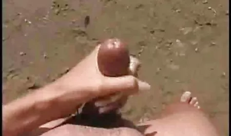 항문 섹스는 젊은 갈색 머리