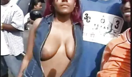 니카 하드르는 젊 발 tays