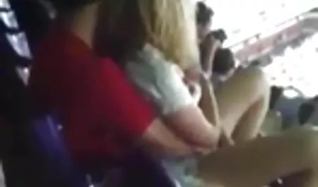 세 포르노 영상 젊은 시계 여자에 부엌