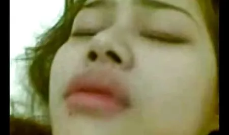 쌍둥이를 넣을게 시계 온라인 포르노 노 자신의 일자리를 잃게됩니다.